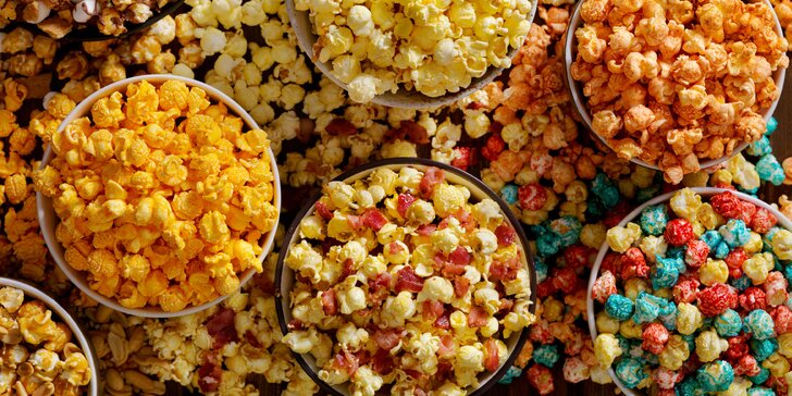 Až 5 l domácího popcornu s příchutí podle výběru, nápoje i vstupenky do kina