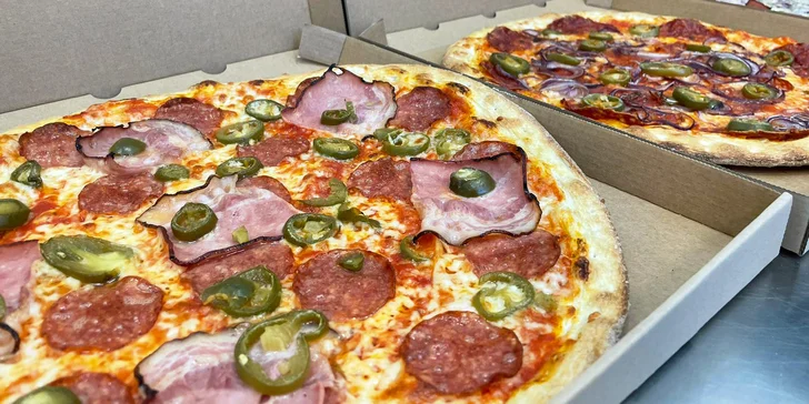 Jedna či dvě pizzy a třeba i nápoje dle výběru: šunková, slaninová i vegetariánská či tvarůžková
