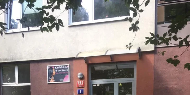 Kadeřnický balíček pro dámy: módní střih s vlasovou maskou filler