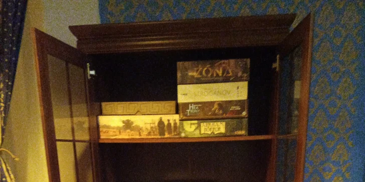 Gin tonic nebo dýmka s chlazeným čajem tuareg či karkade i tousty a kuskus se zeleninou