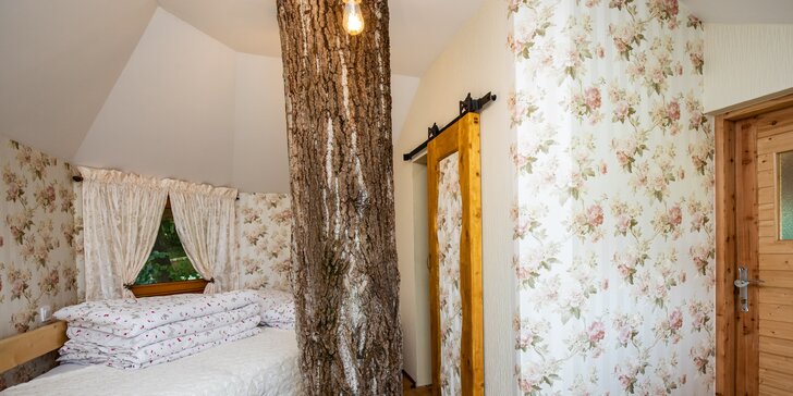 Kouzelný pobyt v korunách stromů: domek až pro 4 osoby i pohádkový les