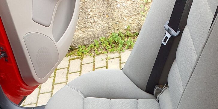 Zasedněte do uklizeného: čištění textilních i kožených sedadel auta na Vinohradech
