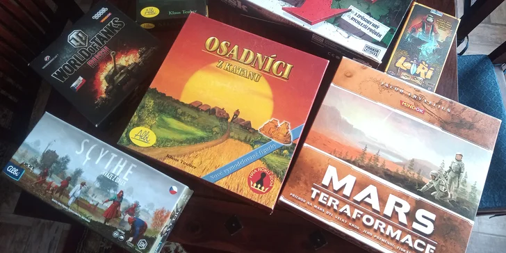 Gin tonic nebo dýmka s chlazeným čajem tuareg či karkade i tousty a kuskus se zeleninou
