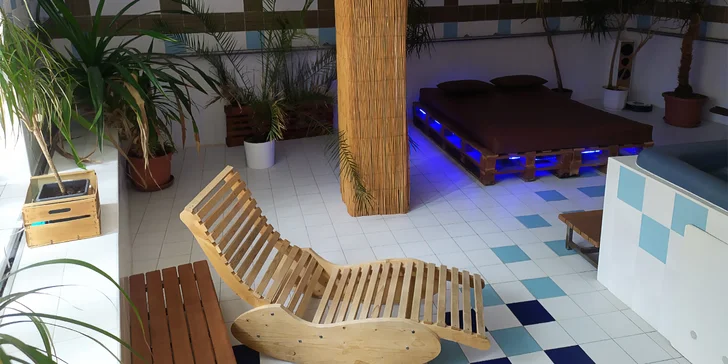 2hodinový relax v soukromém wellness s vířivkou a saunou pro dva