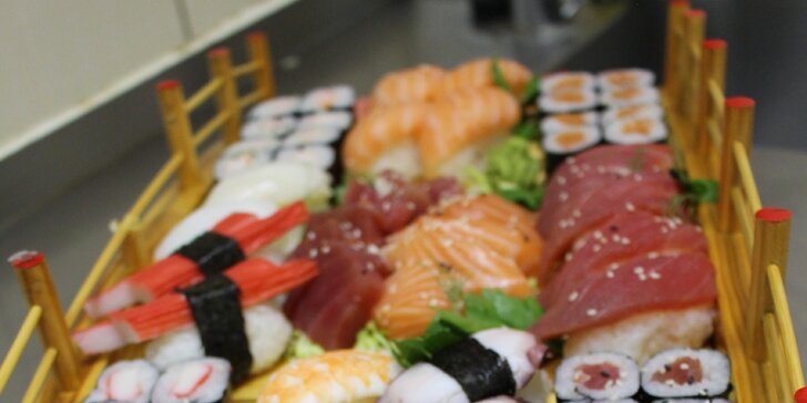 Pestré sety 21–76 ks sushi: vege i s rybami či krabem nebo chobotnicí
