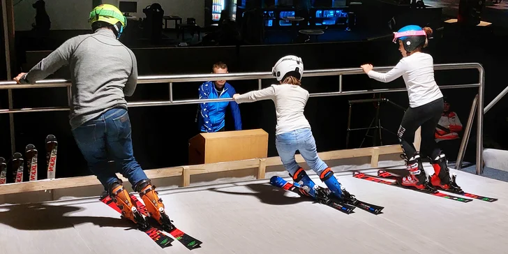 Neobvyklý letní adrenalin: Lekce lyžování, běžek i snowboardu na speciálním trenažéru v kryté hale