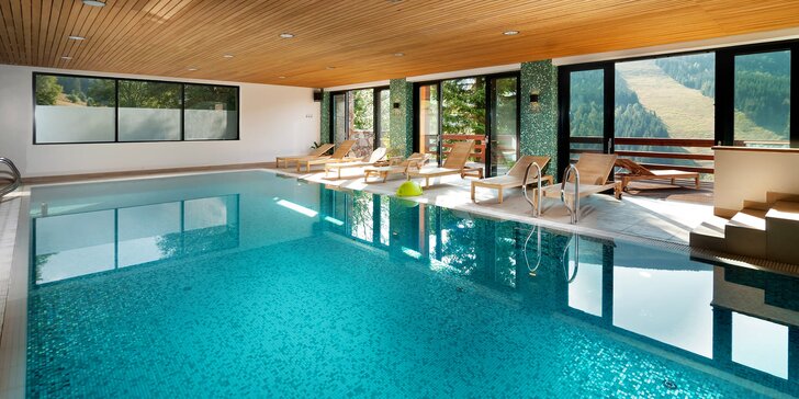 Relax ve Špindlu: snídaně či polopenze, neomezený vstup do bazénu a saun