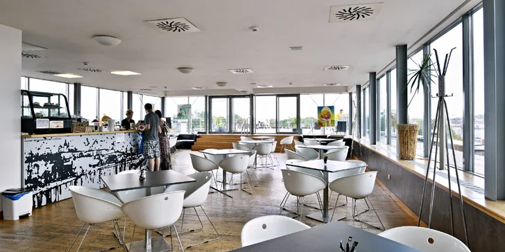 Pohoda s výhledem na Prahu: sladký nebo slaný brunch i s proseccem v Café Vítkov