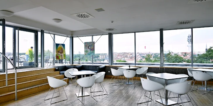 Pohoda s výhledem na Prahu: sladký nebo slaný brunch i s proseccem v Café Vítkov