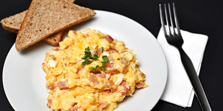 Pohoda s výhledem na Prahu: sladký nebo slaný brunch i s proseccem v Café Vítkov