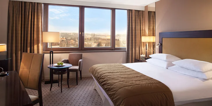 Luxusní pobyt v 5* hotelu Corinthia: bufetové snídaně nebo i wellness