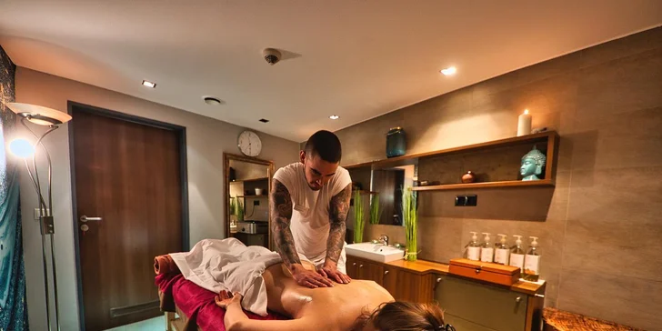Moderní hotel na břehu Balatonu: polopenze, neomezený wellness i venkovní bazény