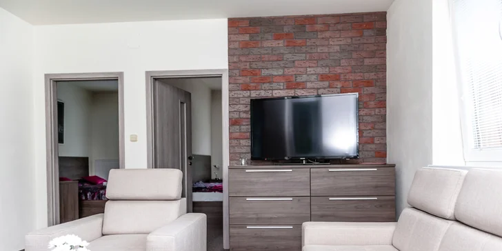 Čarokrásný pobyt v Hrabovské dolině: pokoj i apartmán v hotelu u vodní nádrže, snídaně či polopenze