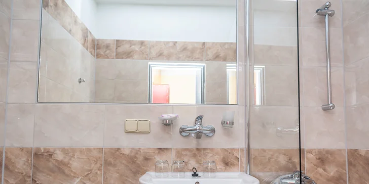 Čarokrásný pobyt v Hrabovské dolině: pokoj i apartmán v hotelu u vodní nádrže, snídaně či polopenze