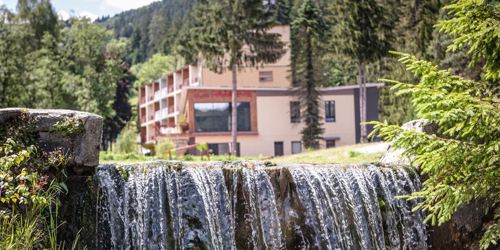 Čarokrásný pobyt v Hrabovské dolině: pokoj i apartmán v hotelu u vodní nádrže