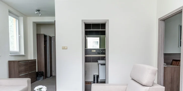 Čarokrásný pobyt v Hrabovské dolině: pokoj i apartmán v hotelu u vodní nádrže, snídaně či polopenze