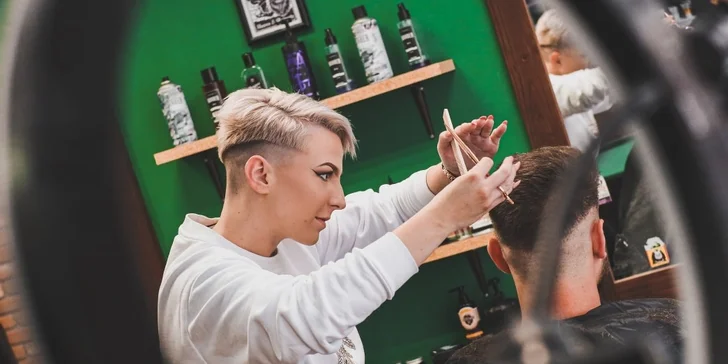 Balíčky péče od barbera: střih a úprava vlasů a vousů i masáž obličeje, vosk či kolínská