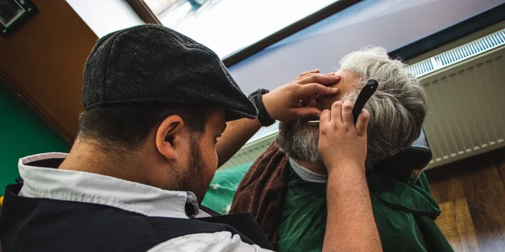 Balíčky péče od barbera: střih a úprava vlasů a vousů i masáž obličeje, vosk či kolínská