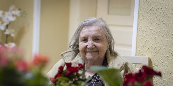 Potěšte dvakrát: kytice do domovů pro seniory od floristů s epilepsií