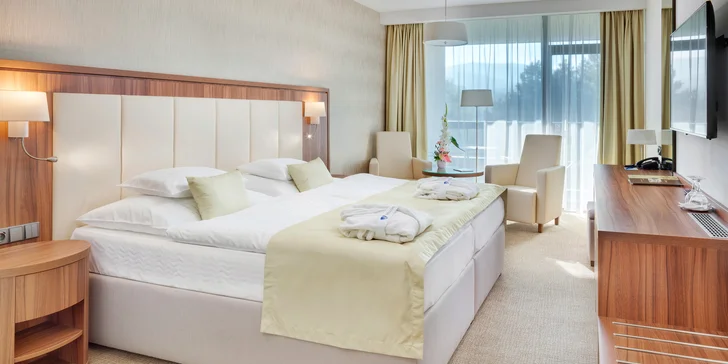 Pobyt ve 4* lázeňském hotelu v Piešťanech: polopenze, neomezené sauny a bazény i minerální koupel