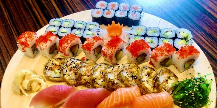 Sushi sety s 40–68 ks: rolky s lososem, krabem i tuňákem, krevetami nebo vege