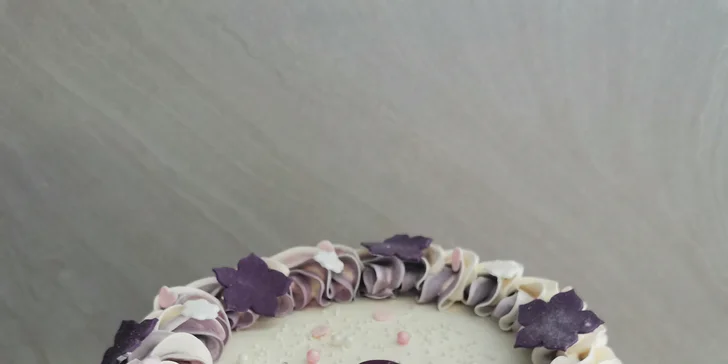 Elíziny dorty: cupcakes i dvoukilový dort s krabicí na odnos