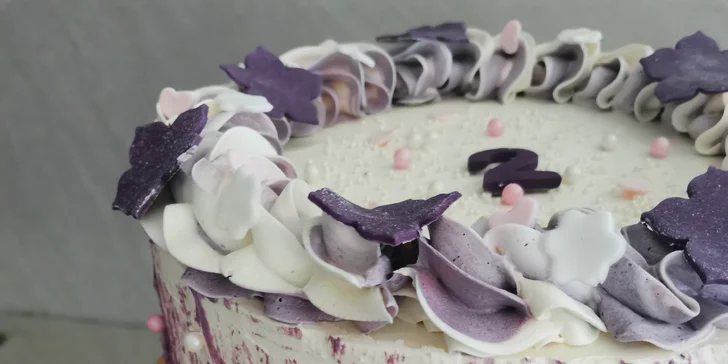 Elíziny dorty: cupcakes i dvoukilový dort s krabicí na odnos