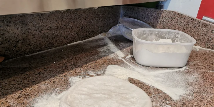 Standardní nebo velká pizza podle výběru k odnosu nebo rozvozu