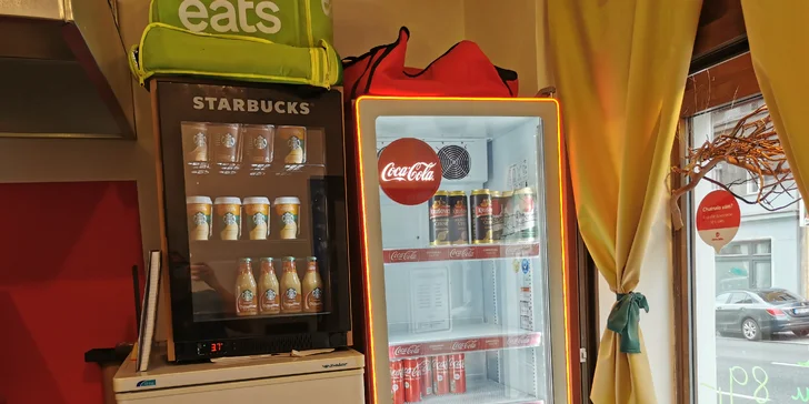 Standardní nebo velká pizza podle výběru k odnosu nebo rozvozu