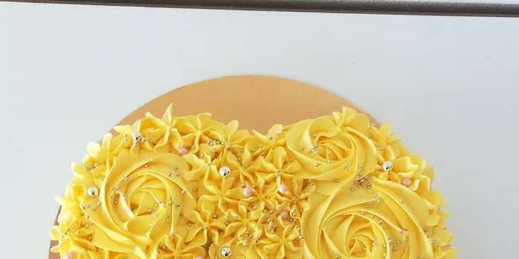 Elíziny dorty: cupcakes i dvoukilový dort s krabicí na odnos