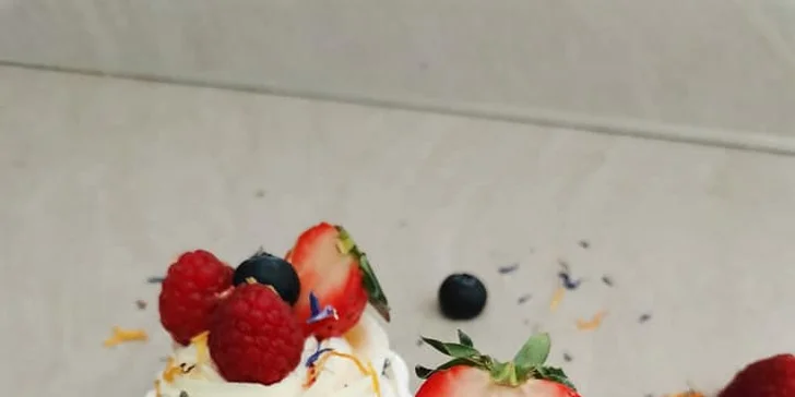 Elíziny dorty: cupcakes i dvoukilový dort s krabicí na odnos