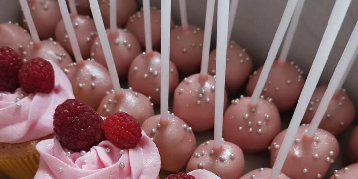 Elíziny dorty: cupcakes, cakepops i dvoukilový dort s krabicí na odnos