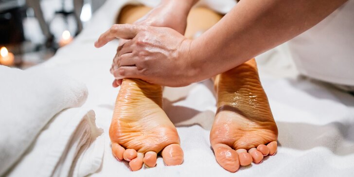 Krásné nohy bez únavy a záda bez bolesti: perličková aroma koupel, olejová čínská masáž, masáž zad a termoterapie