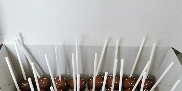 Elíziny dorty: cupcakes i dvoukilový dort s krabicí na odnos