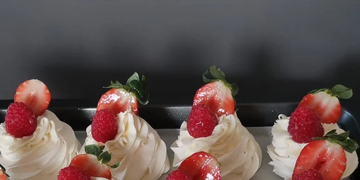 Elíziny dorty: cupcakes i dvoukilový dort s krabicí na odnos