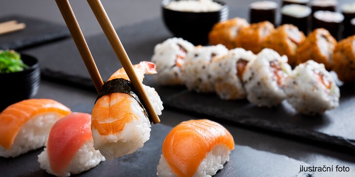 Sushi sety s 40–68 ks: rolky s lososem, krabem i tuňákem, krevetami nebo vege