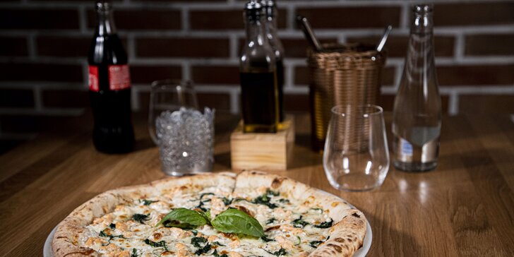 Pizza o průměru 32 cm nebo domácí pasta dle výběrů pro jednoho či dva