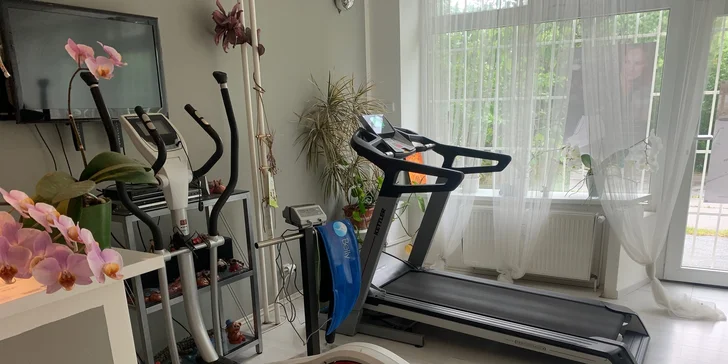 Vstupy do dámského fitka i vacushape či vibrační plošina pro zpevnění celého těla