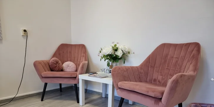 Kašmírové řasy ze salonu v Táboře: prodloužení a zhuštění řas i jejich doplnění