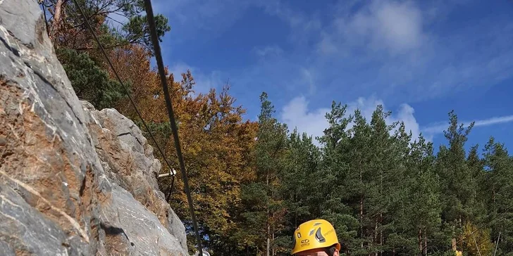 Zážitkový kurz bezpečného via ferrata lezení Moravský kras