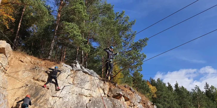 Zážitkový kurz bezpečného via ferrata lezení Moravský kras