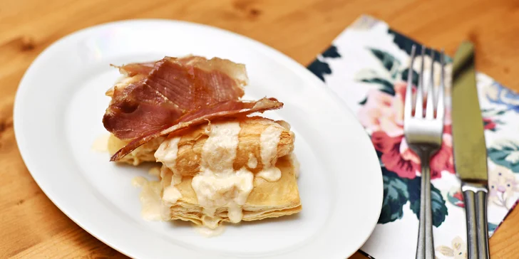 Španělské menu se sklenkou i lahví vína pro dva: tapas, masový koláč i španělská omeleta