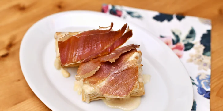 Španělské menu se sklenkou i lahví vína pro dva: tapas, masový koláč i španělská omeleta