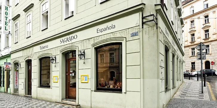 Španělské menu se sklenkou i lahví vína pro dva: tapas, masový koláč i španělská omeleta