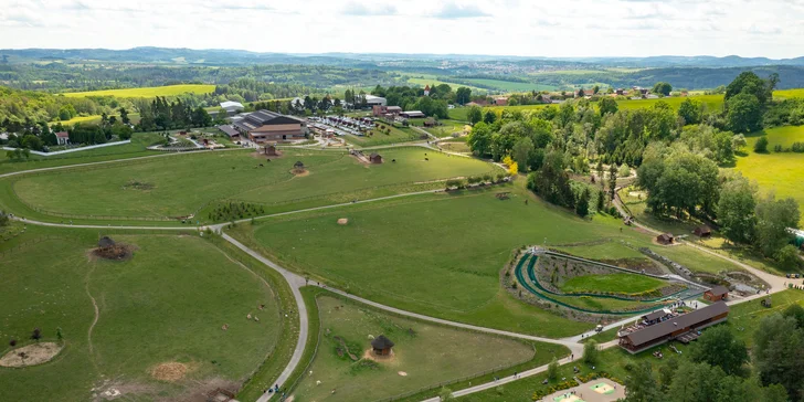 Celodenní rodinné vstupenky do Farmaparku na celou sezónu 2022 a kyblík krmení