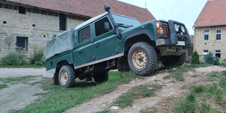 15 až 60 minut adrenalinu: jízda s instruktorem v Land Roveru Defender