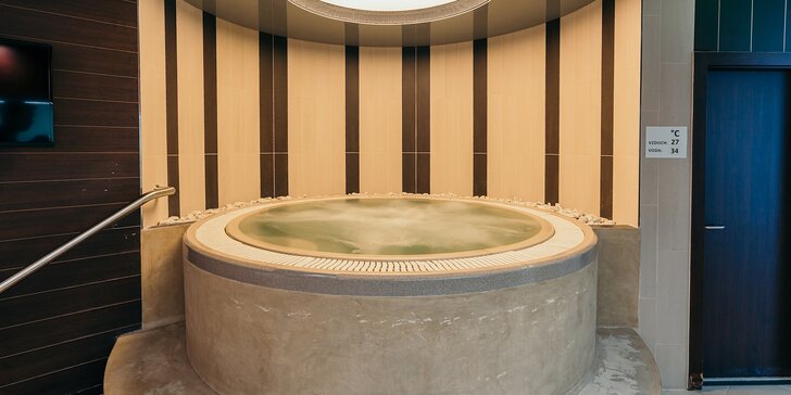 Lenošení v privátním wellness pro 2 osoby: 90 minut ve whirlpoolu a sauně