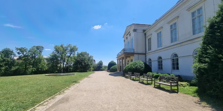 Posezení pod Petřínem o samotě či ve dvou: káva nebo čaj a dortík i gin s tonicem v letohrádku Kinských
