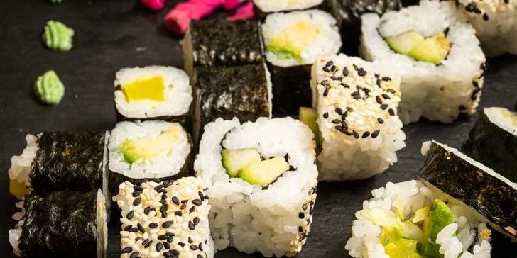 Pochutnejte si na sushi v srdci Brna: 30–38 ks v bistru s otevřenou kuchyní, i vegan set
