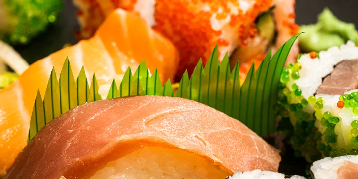Pochutnejte si na sushi v srdci Brna: 30–38 ks v bistru s otevřenou kuchyní, i vegan set